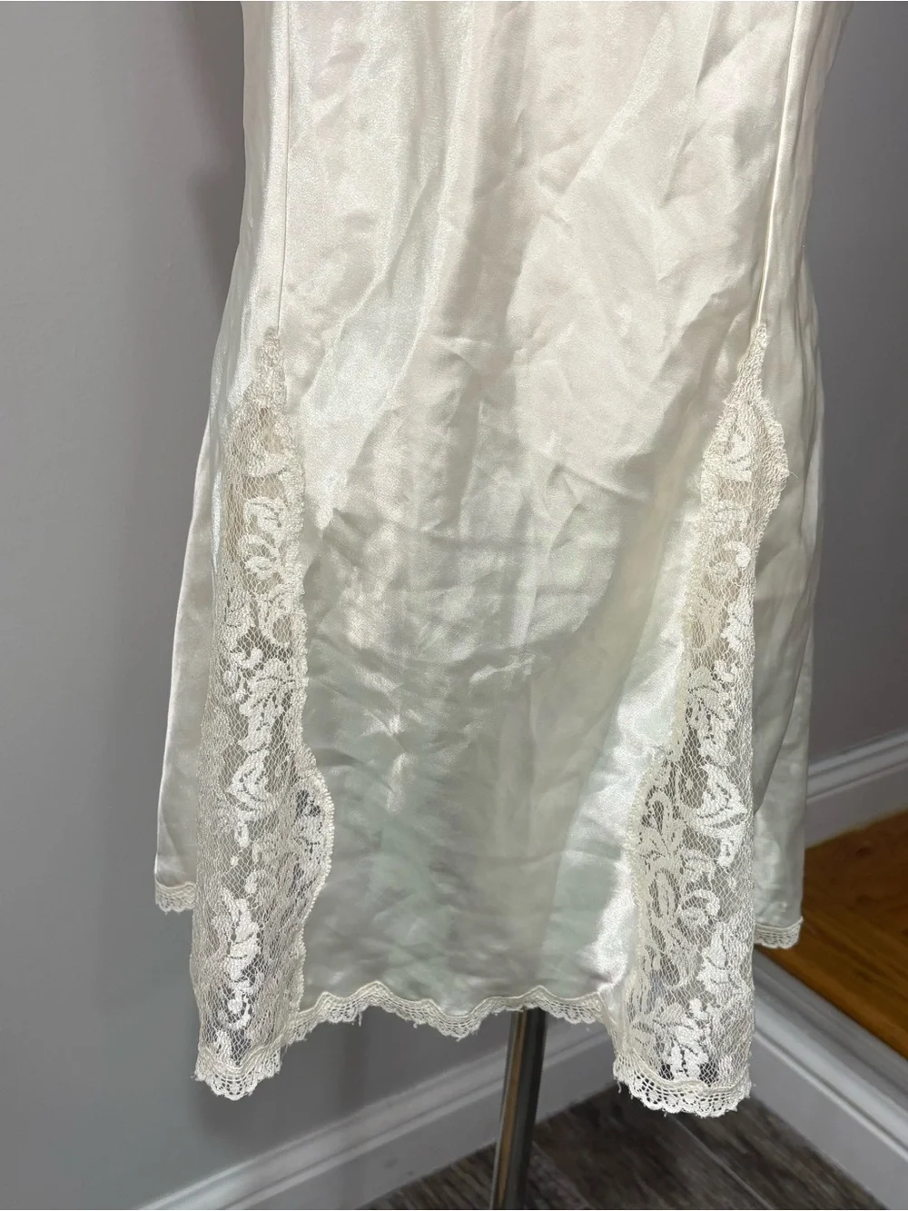VTG Victorias Secret Ivory Slip Dress Gold Label Lace Satin Coquette Bridal Sz L
